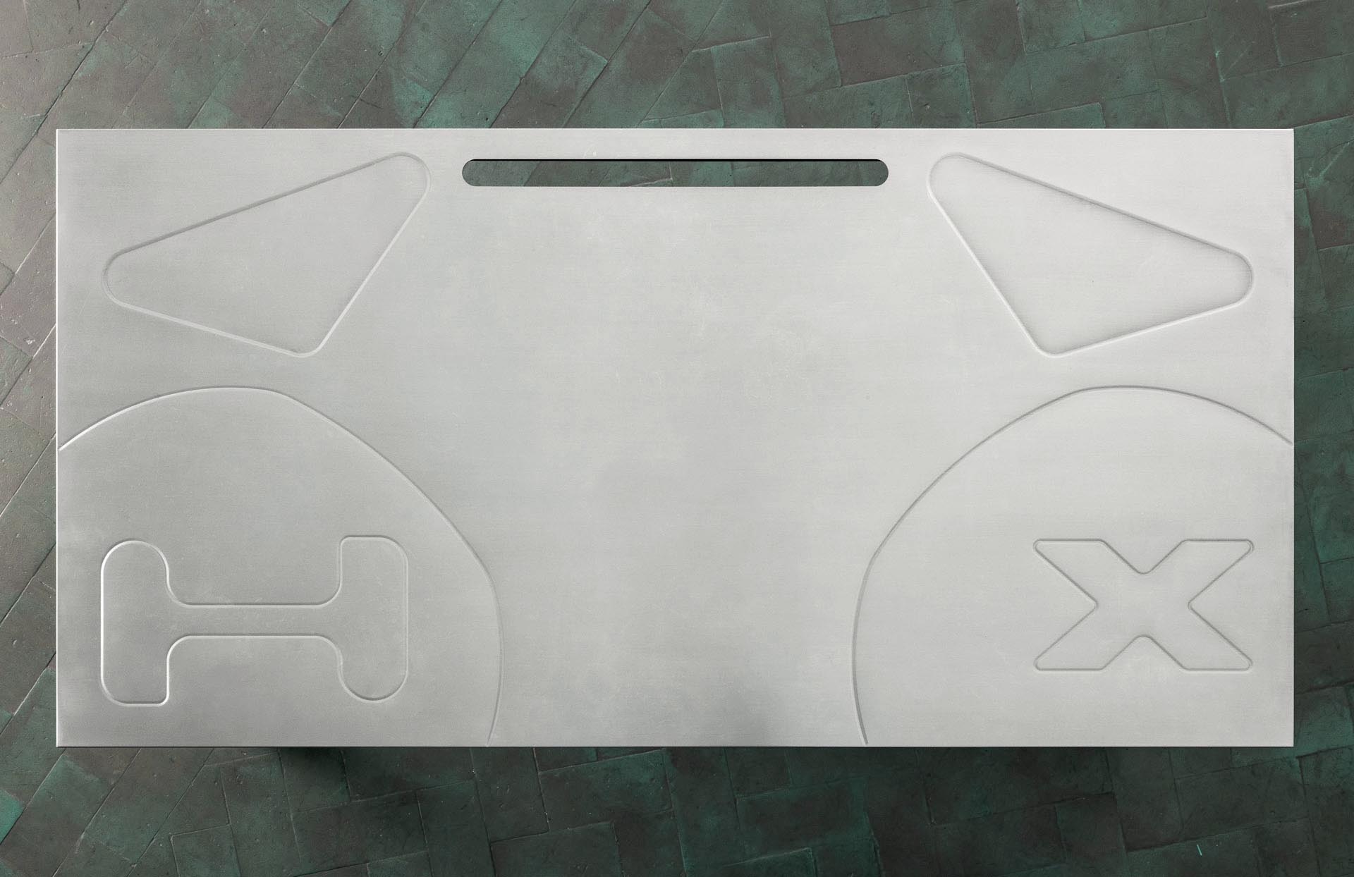 inohx workstation under low light