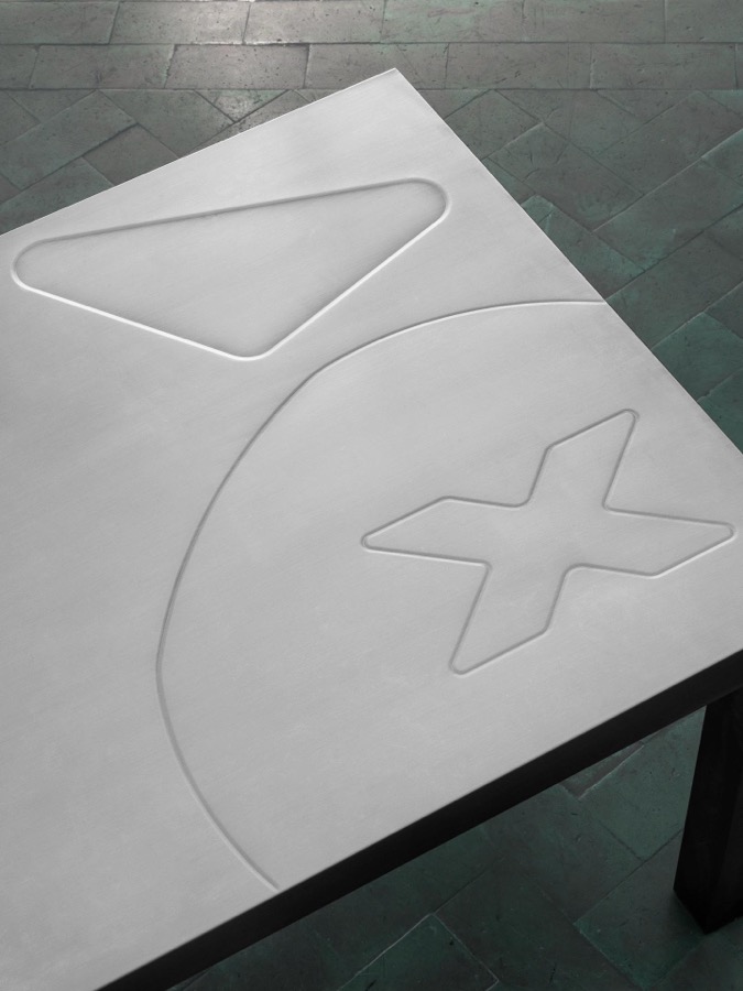 overhead view of inohx workstation tabletop